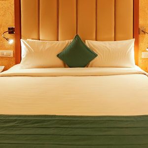 Standard King Room on F&B